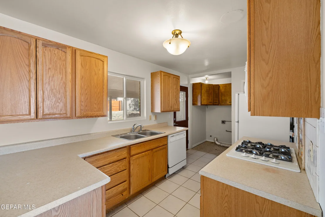 Photo of 10329 MCCOMBS Street