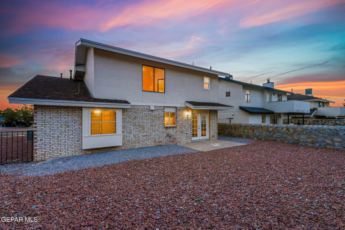 Photo of 7420 LAKEHURST Road