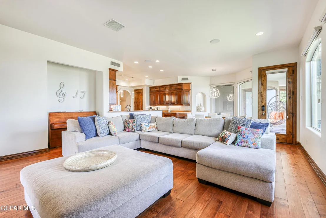 Photo of 6309 VIA SERENA Drive