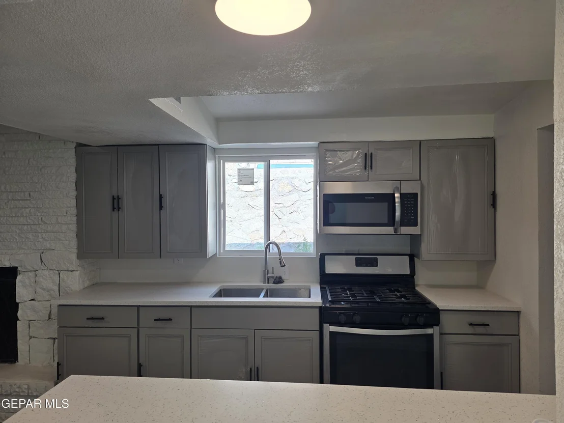 Photo of 331 CARNIVAL Drive
