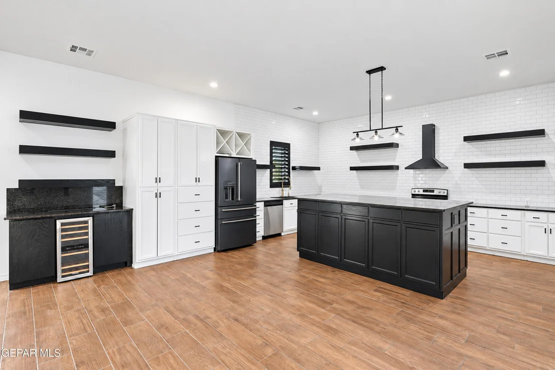 Photo of 817 Jones Point Place
