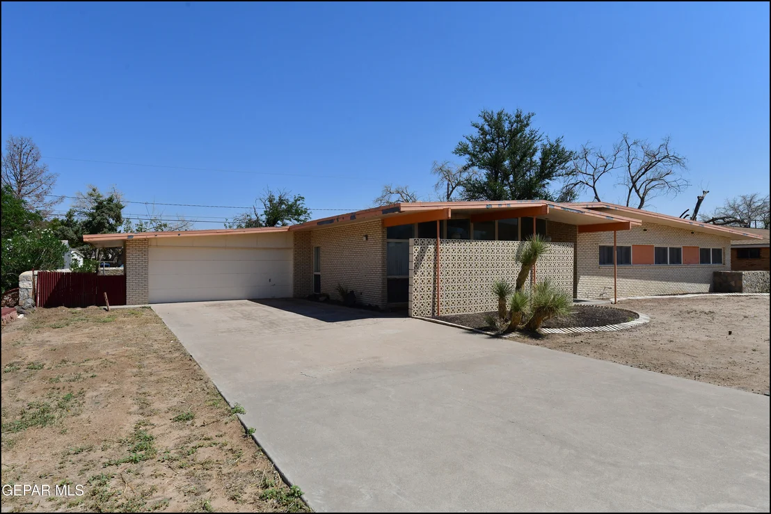 Photo of 9525 DESERT RIDGE Drive