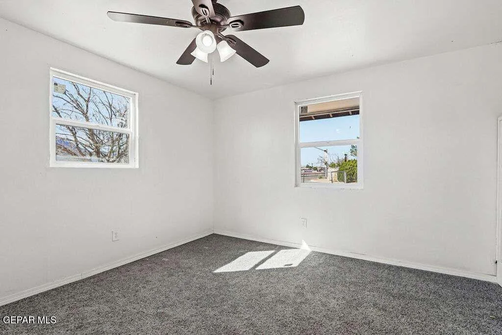 Photo of 5000 MEADE Court
