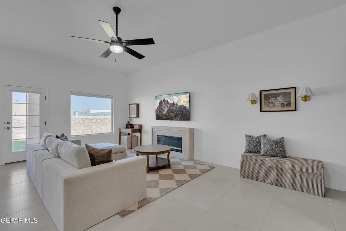 Photo of 937 SANDHURST Place