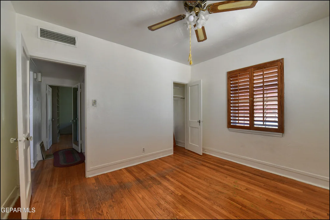 Photo of 912 MESITA Drive