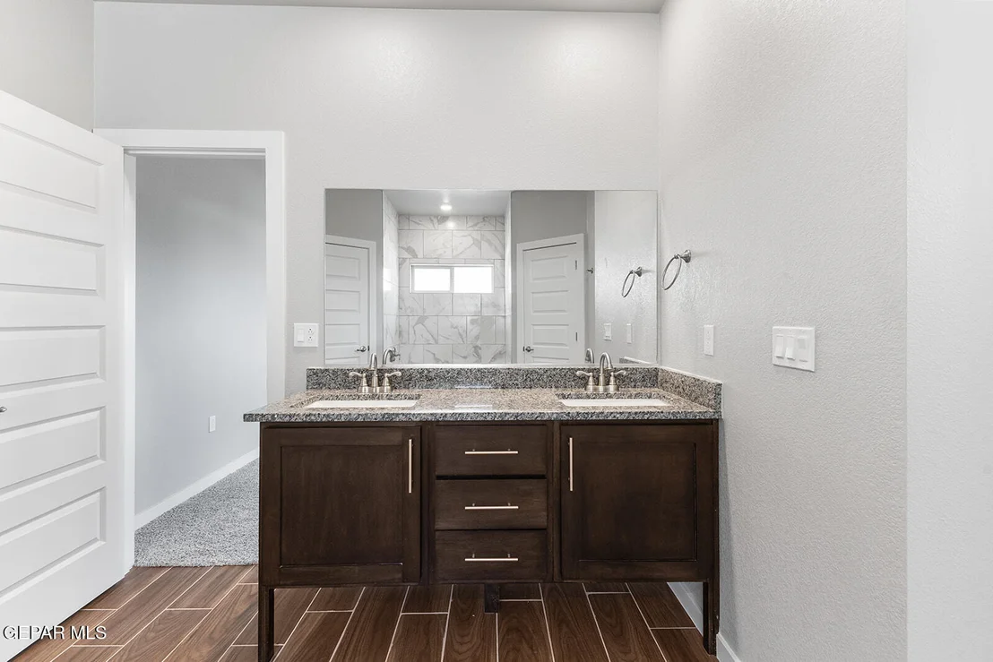 Photo of 937 Nayland Place