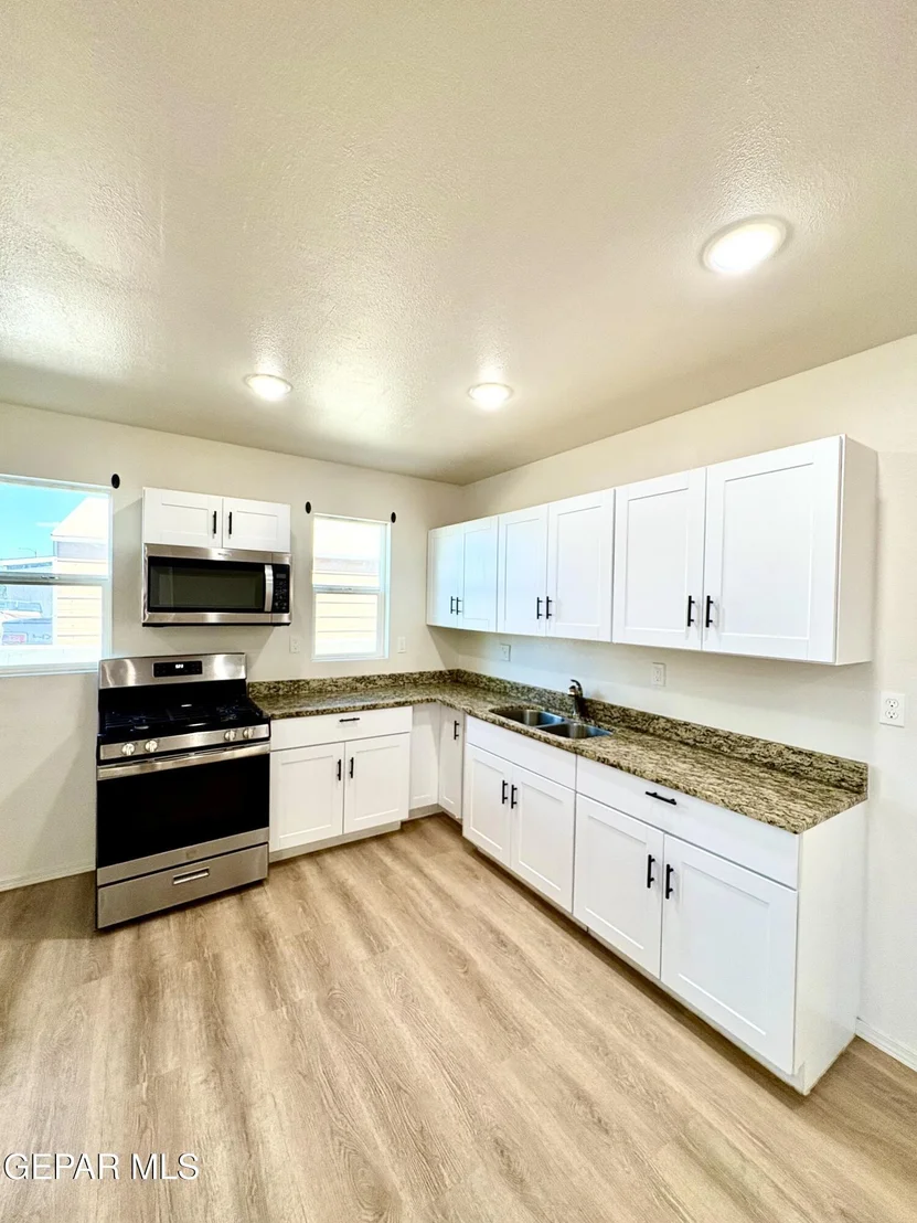Photo of 11420 DORIS Road