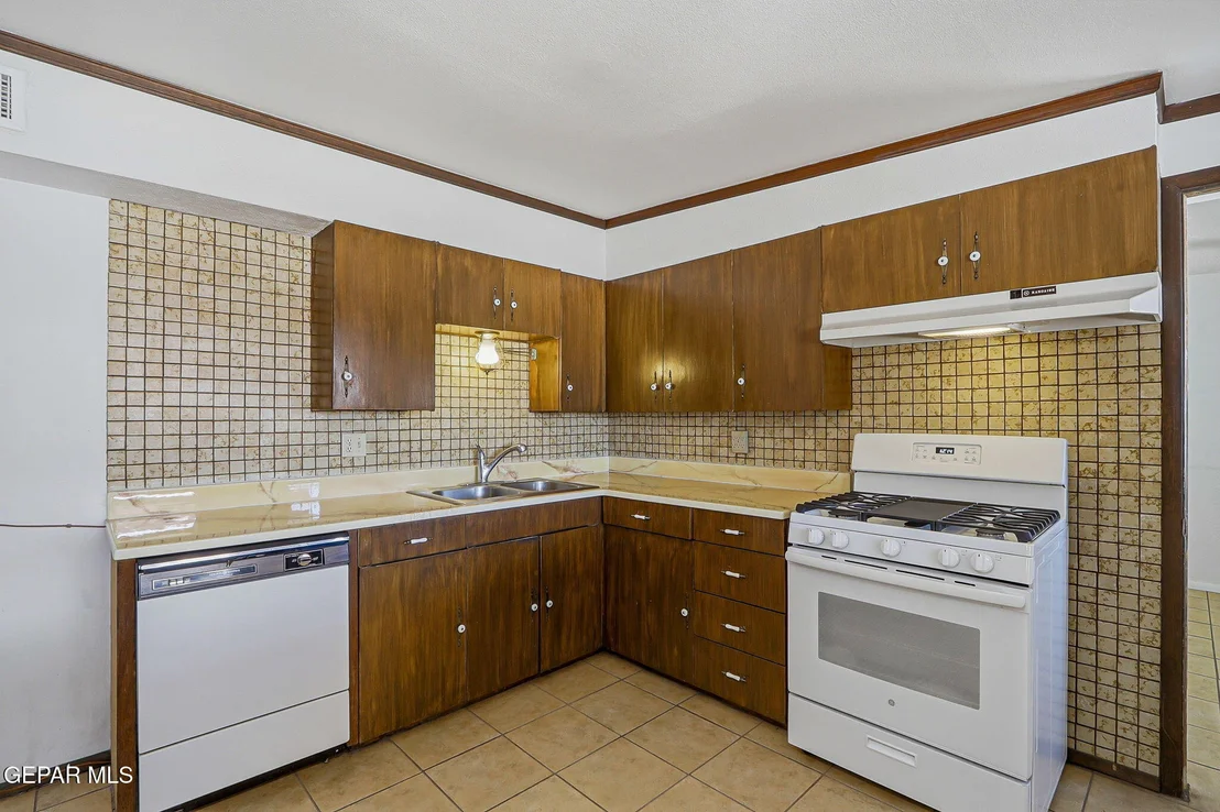 Photo of 10161 BERMUDA Avenue
