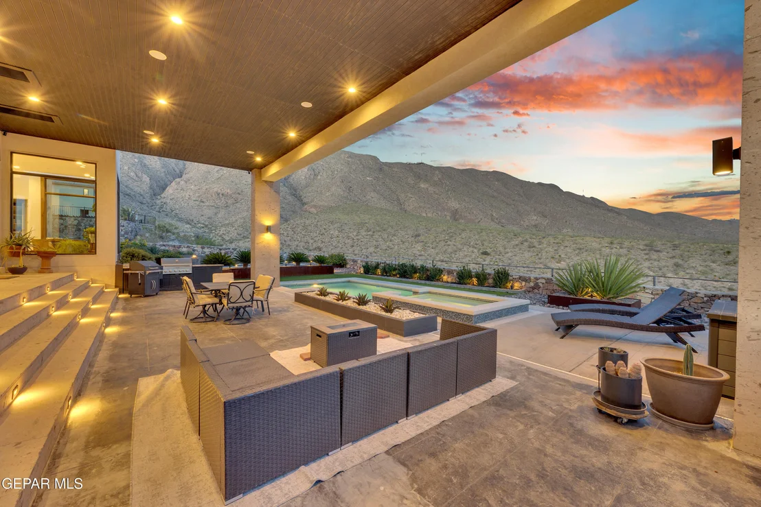 Photo of 386 ROCKY POINTE Drive