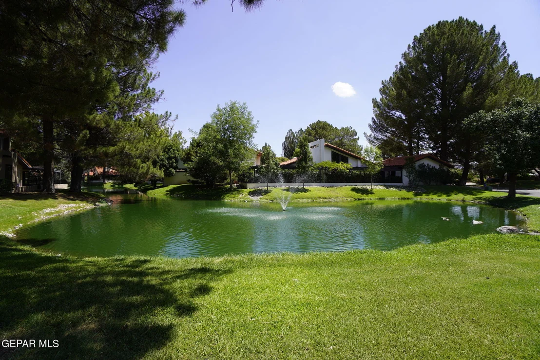 Photo of 821 Lakeway Drive
