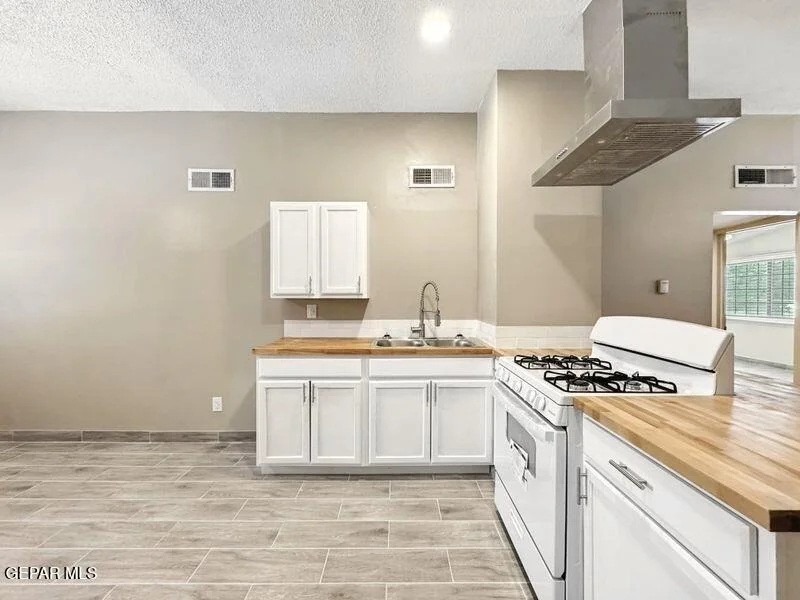 Photo of 7215 Barker Road