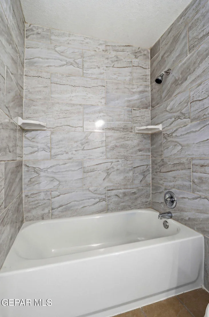 Photo of 628 WOODCREST Lane