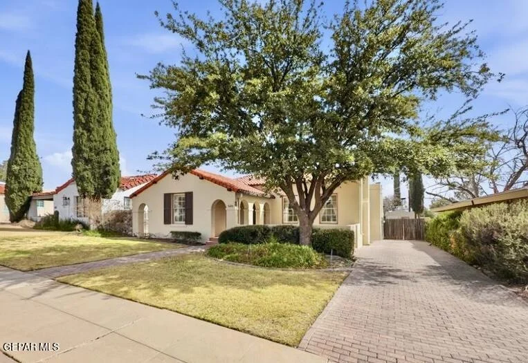 Photo of 520 BLACKER Avenue