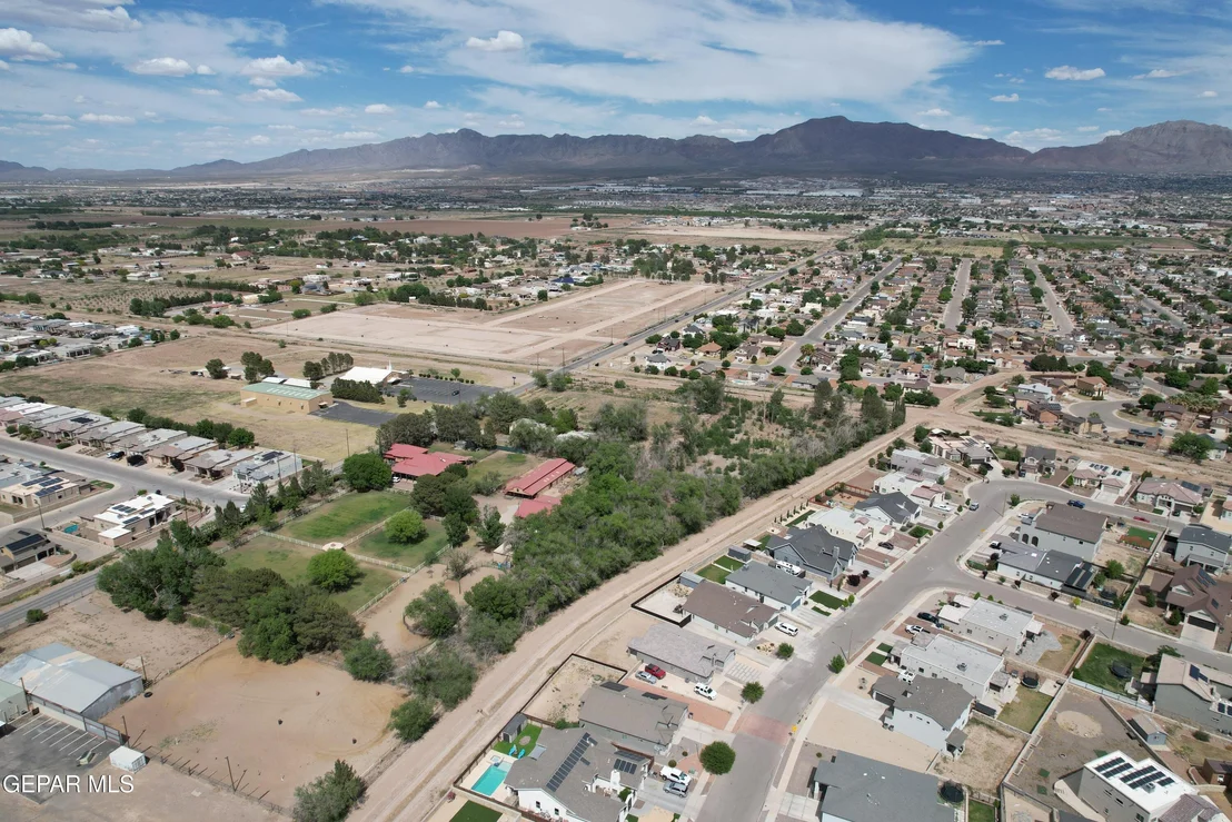 Photo of 922 W BORDERLAND Road