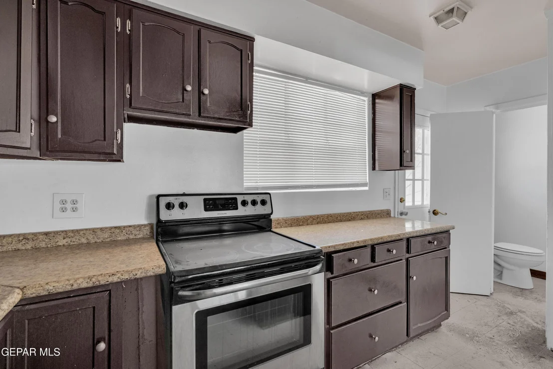 Photo of 7605 Parkland Drive