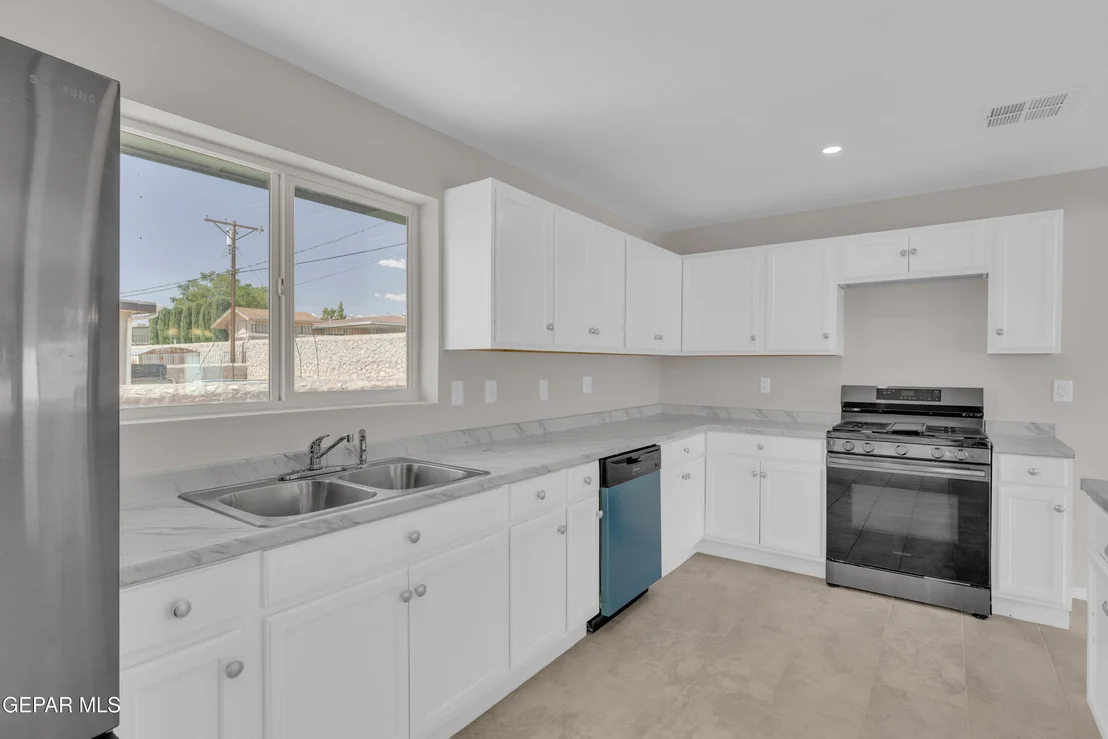 Photo of 6001 FANDANGO Place