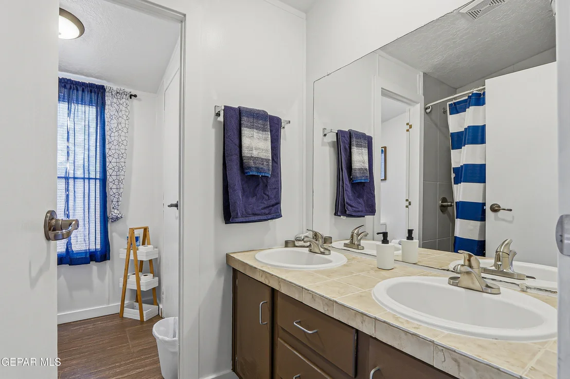 Photo of 2901 COOK Street