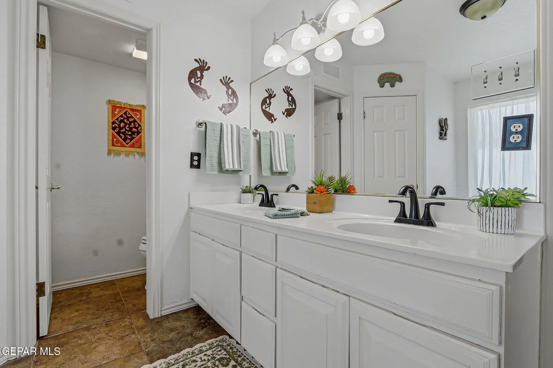 Photo of 805 BRUSSELS Way