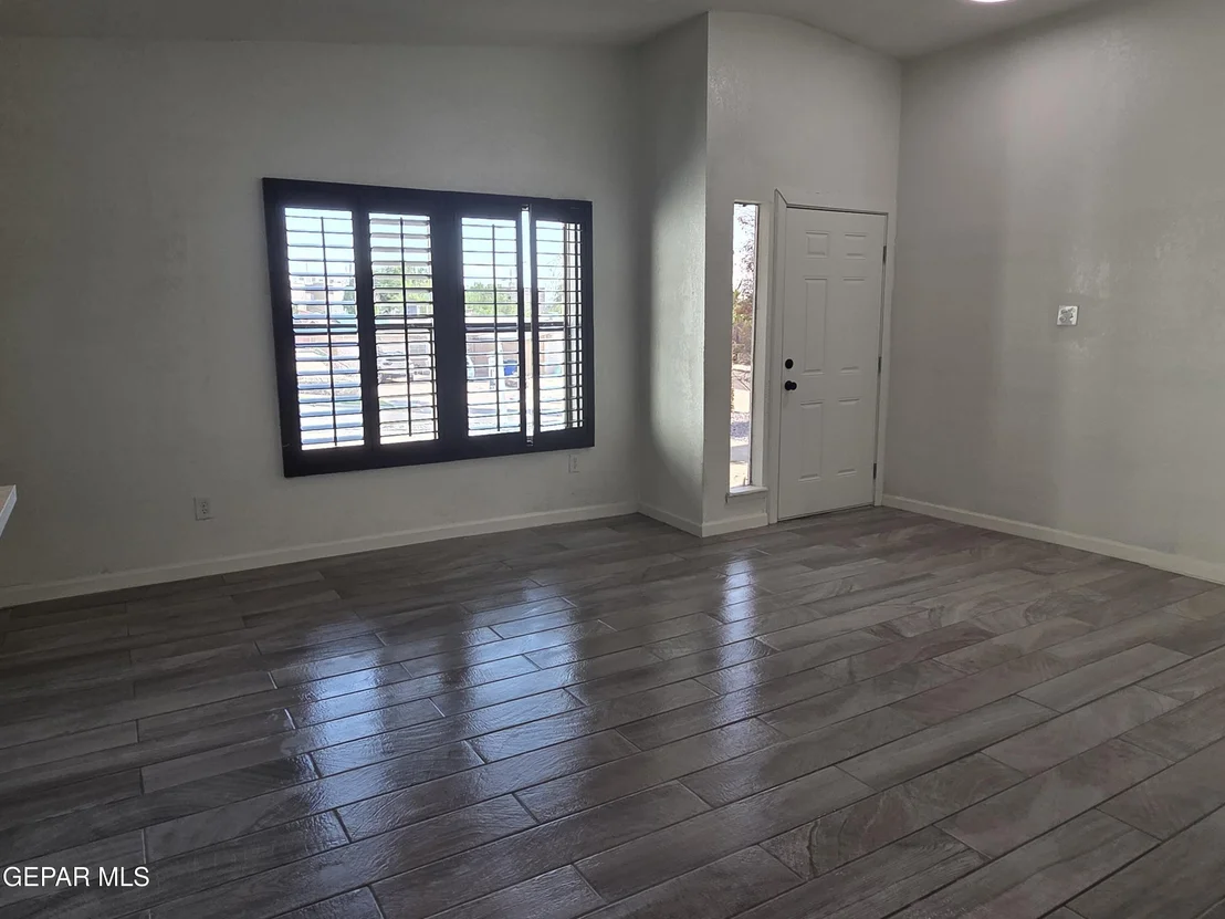 Photo of 331 CARNIVAL Drive