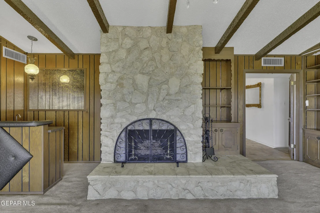Photo of 612 SOMERSET Drive