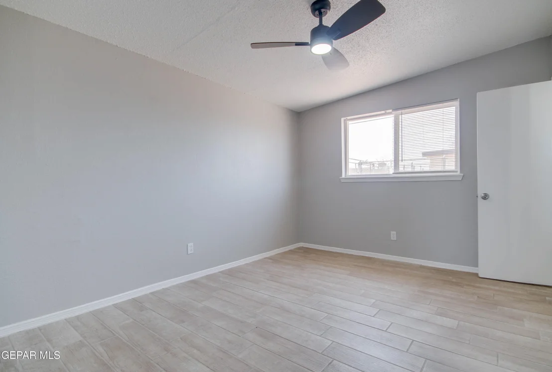 Photo of 6012 SINCLAIR Street