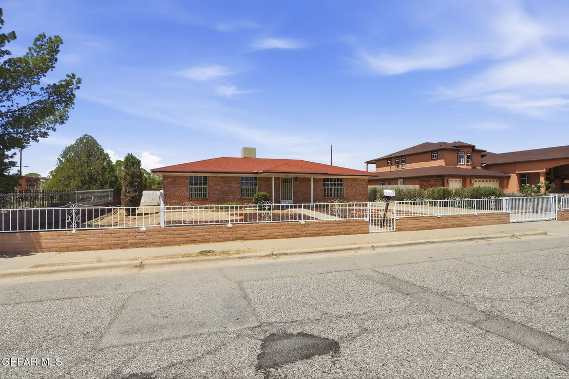Photo of 8025 GILBERT Drive