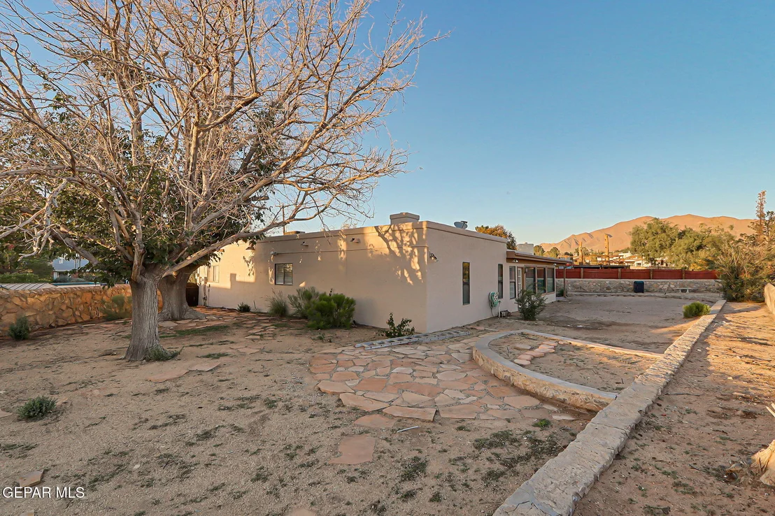 Photo of 836 ESPOLON Drive