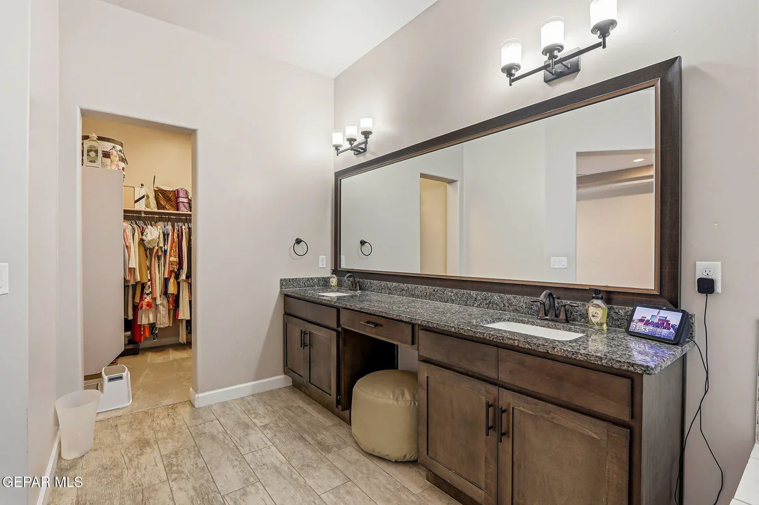 Photo of 5884 Valle Sonar Avenue