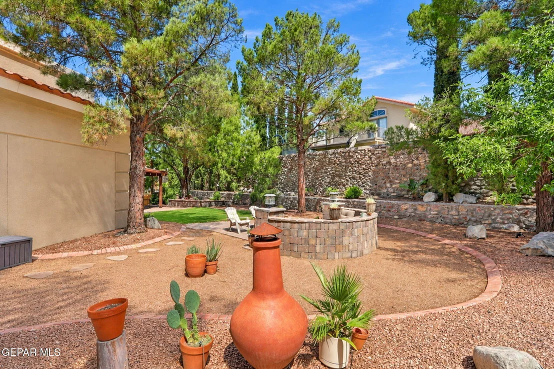 Photo of 1158 PINE RIDGE Way