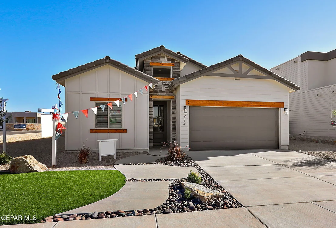 Photo of 924 Nayland Place