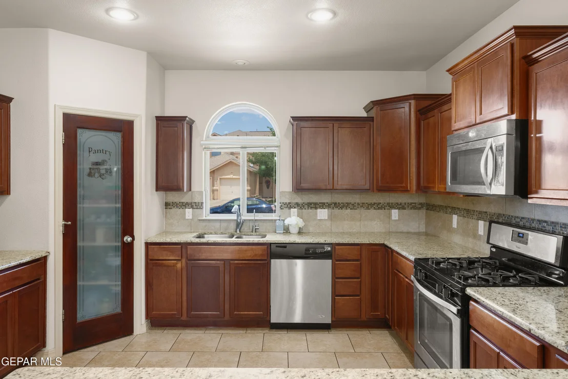 Photo of 7250 LONGSPUR Drive