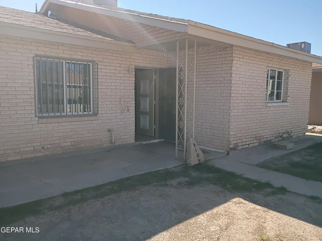 Photo of 8108 LA PALOMA Circle