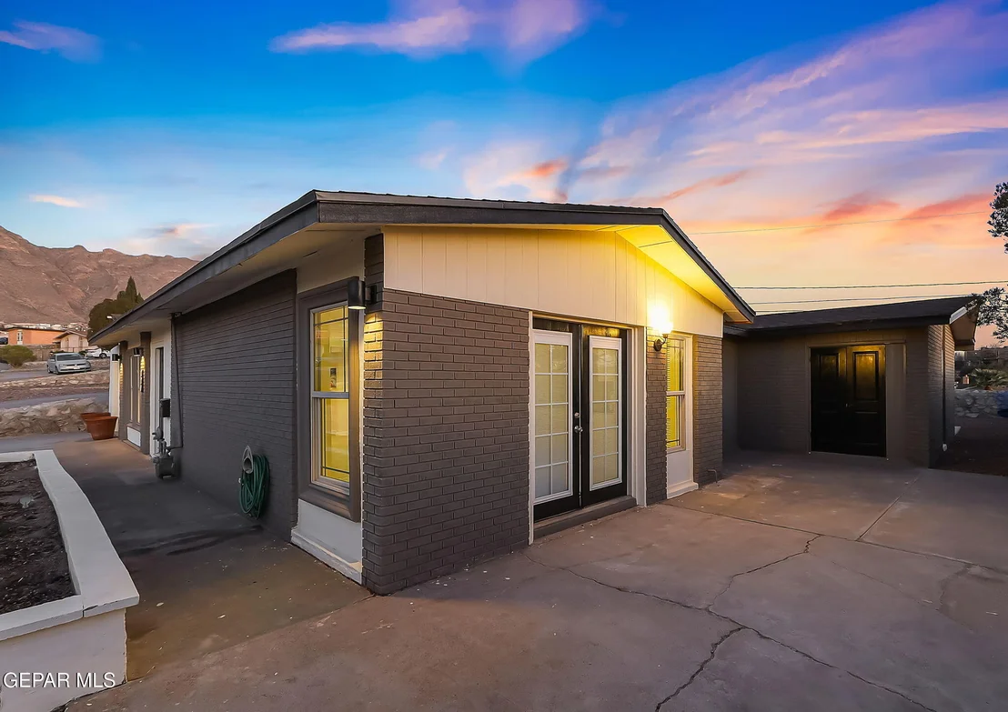 Photo of 220 Carnival Drive