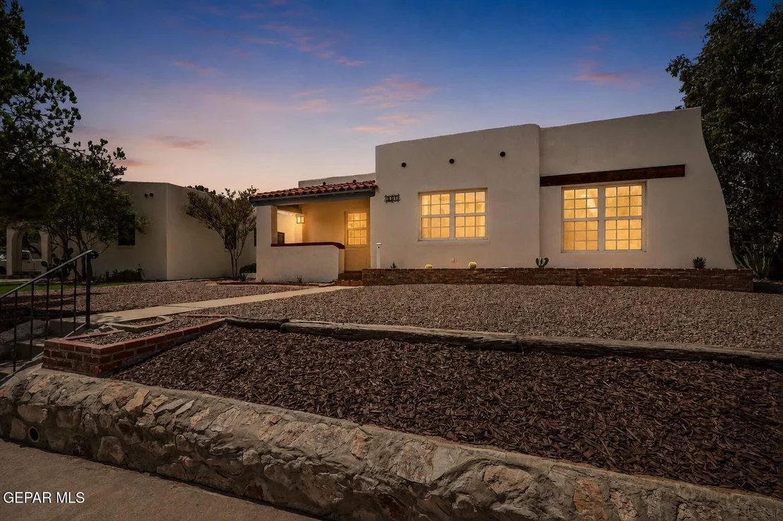 Photo of 2037 CRESCENT Circle