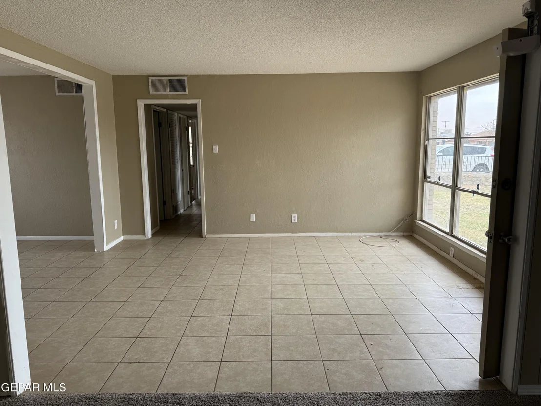 Photo of 5437 Edmonton Avenue