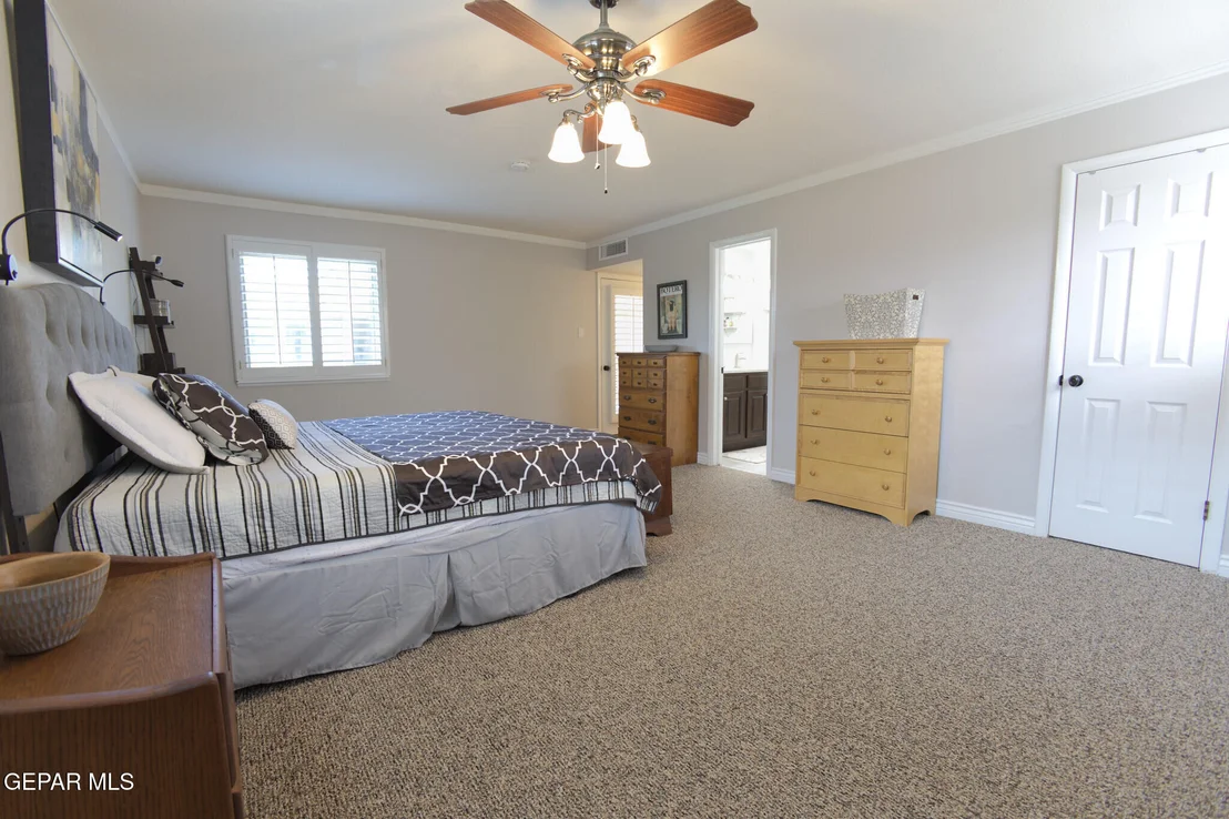 Photo of 417 INDIAN BLUFF Road