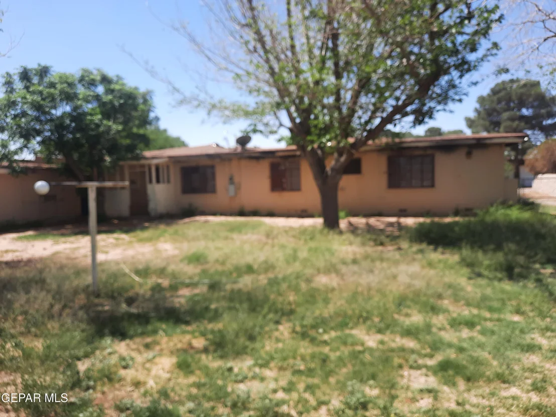 Photo of 8033 BOWEN Road