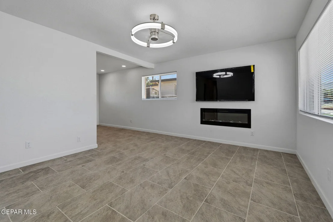 Photo of 4948 Royal Drive