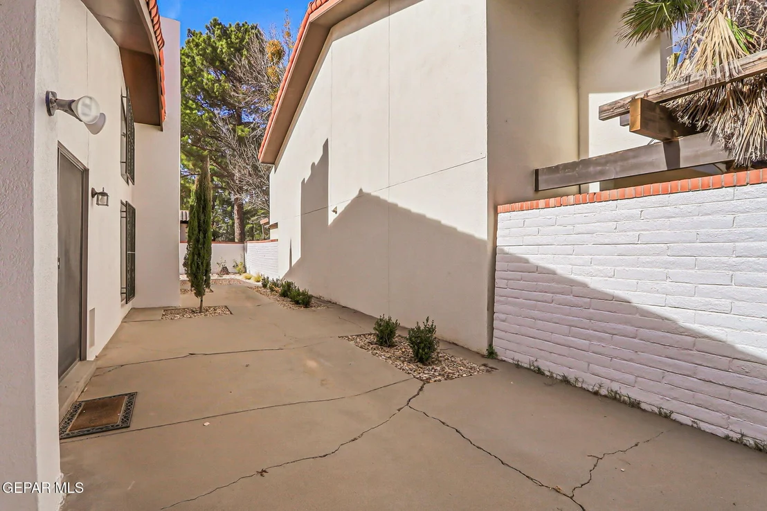 Photo of 5205 VALLEY SPRING Way