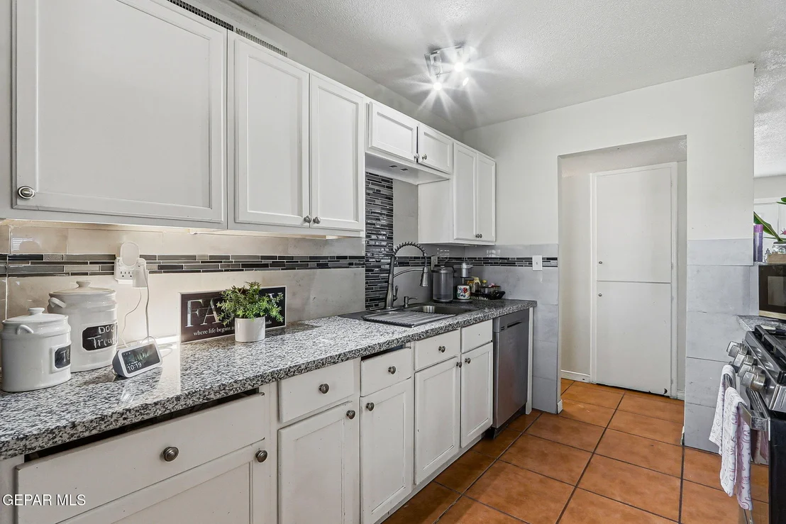 Photo of 10101 CHINABERRY Drive