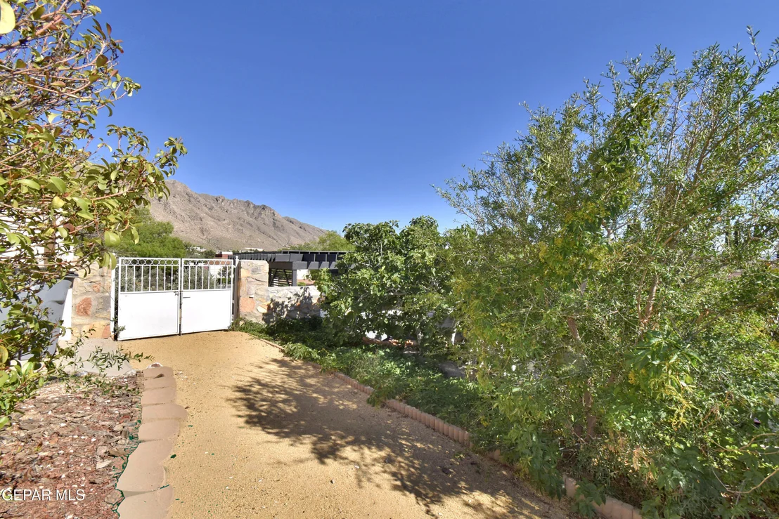 Photo of 849 River Oaks Drive
