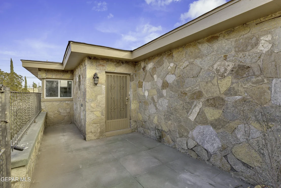 Photo of 2500 HAWLEY Circle