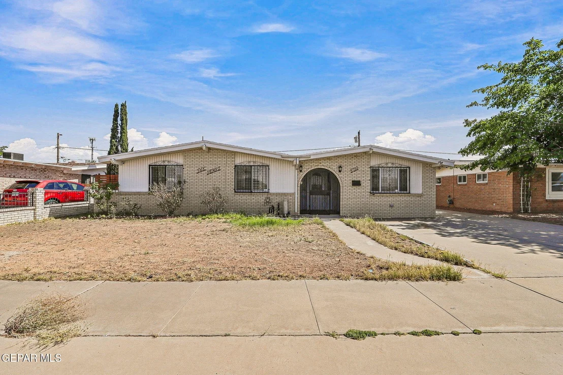 Photo of 5732 DEVON Avenue