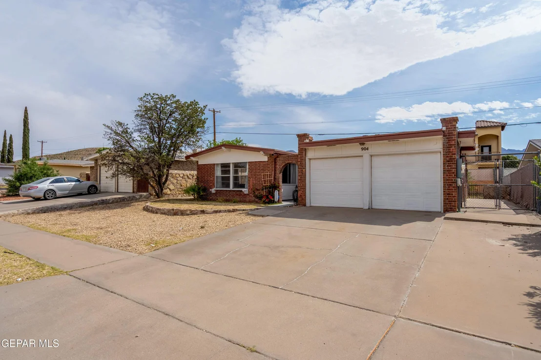 Photo of 904 Oneida Drive