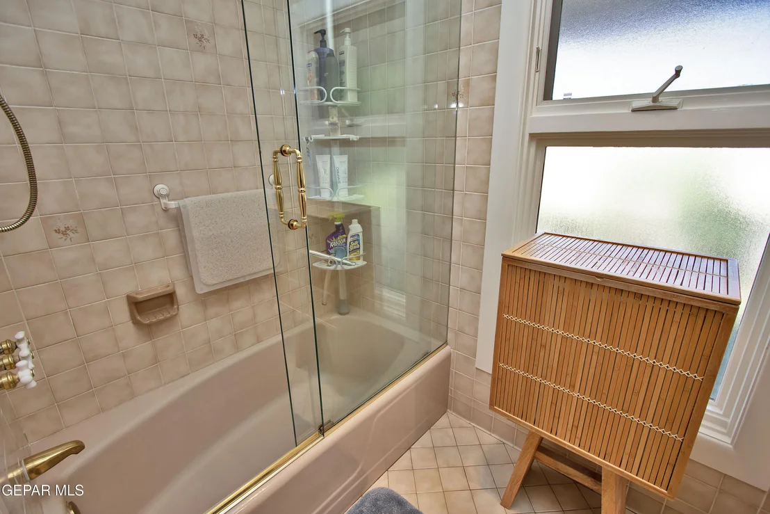 Photo of 517 Stonebluff Road