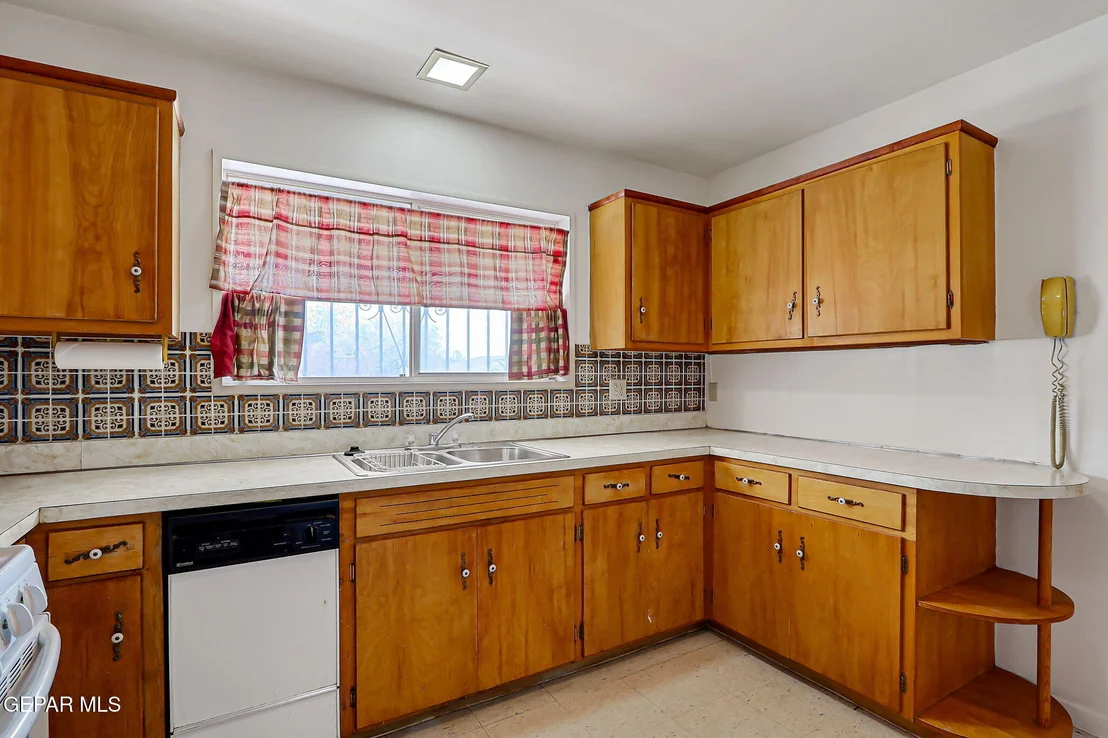 Photo of 4209 NORFOLK Lane