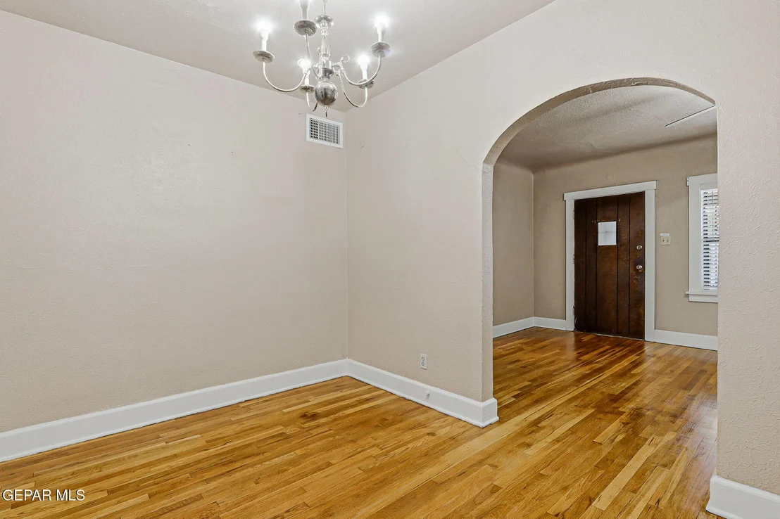 Photo of 2630 Wheeling Avenue