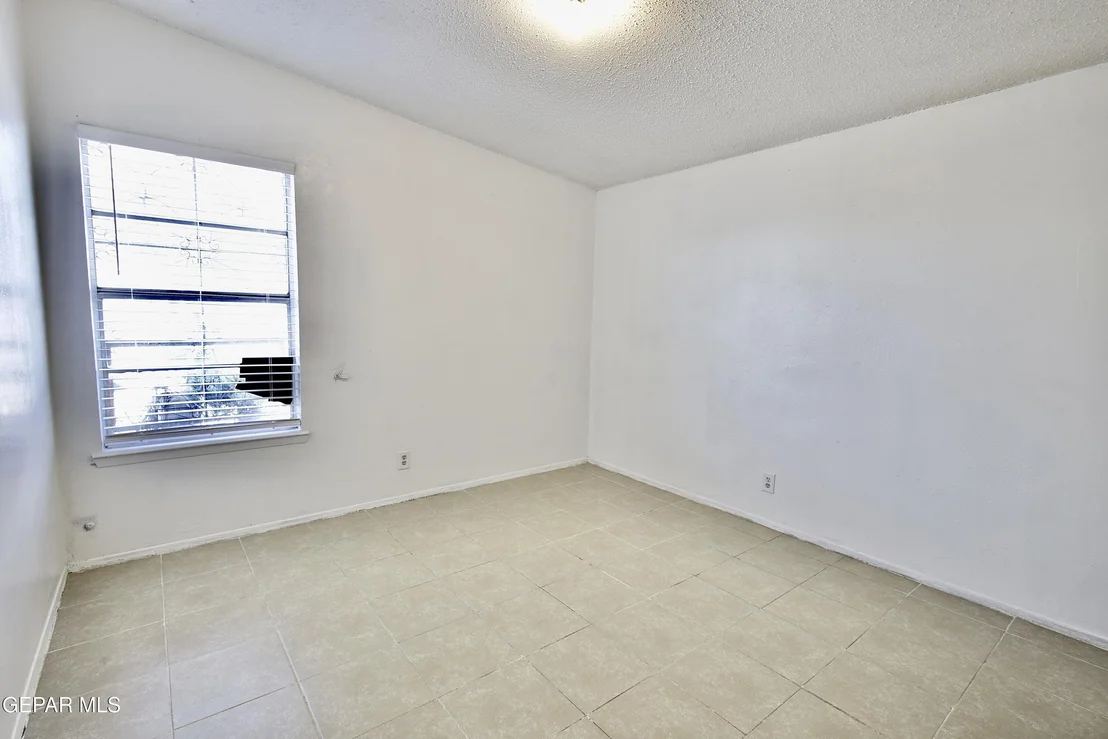 Photo of 816 MONCLOVA Lane