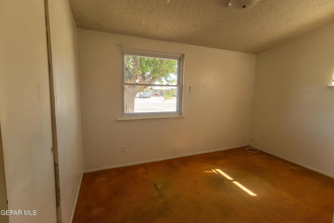 Photo of 5728 DEVON Avenue