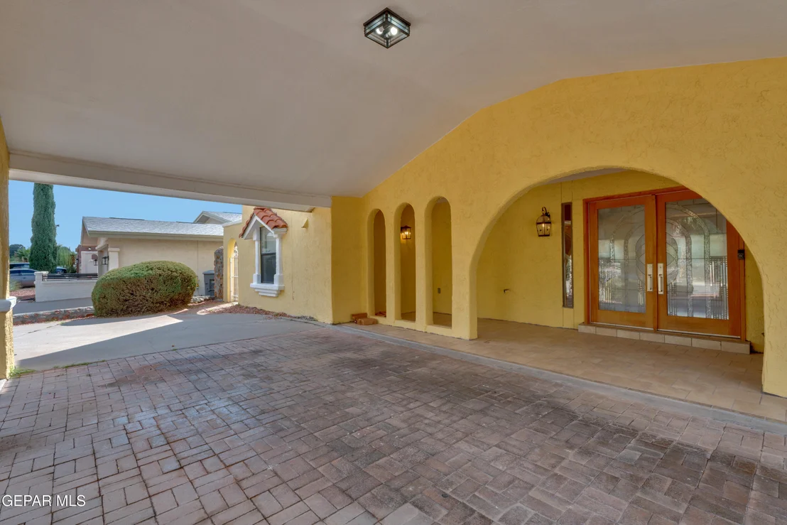 Photo of 625 CRESTA ALTA Drive